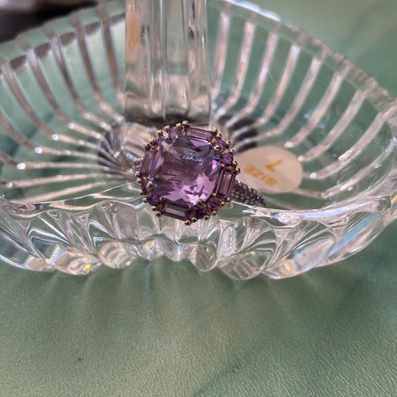 BEAUTIFUL RING - Lab Created Light Amethyst - Picture 2 of 4